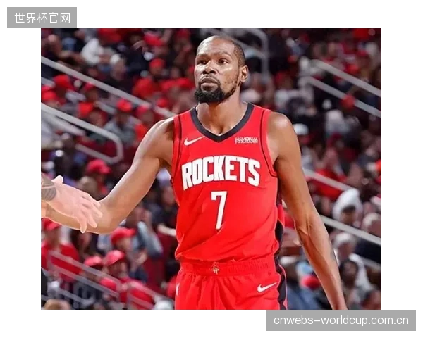 尽管杜兰特年事已高，但其高效的得分能力（场均26分）仍使他成为火箭在交易市场上的核心筹码。